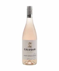 Calusari Rosé Pinot Grigio Blush is de ontdekking van Wijnhandel Van Welie. De blush zorgt voor een fruitige smaak, maar blijft heerlijk fris. Dit is een kwaliteit waar onze sommelier op zomerse dagen veel lol aan beleeft!